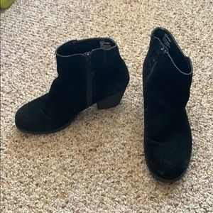 Black booties ✨MUST BE PURCHASED IN A BUNDLE✨